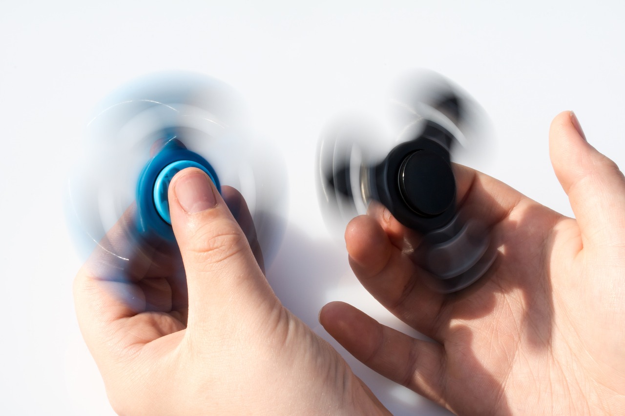 fidget spinner, spinner, two fidget spinner